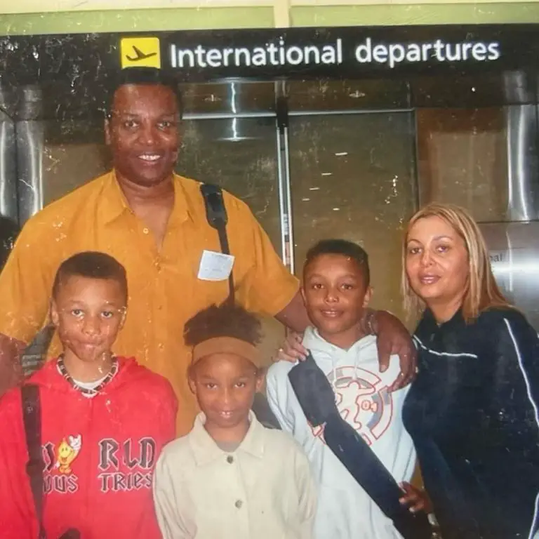 Dante Exum with his father, mother and siblings