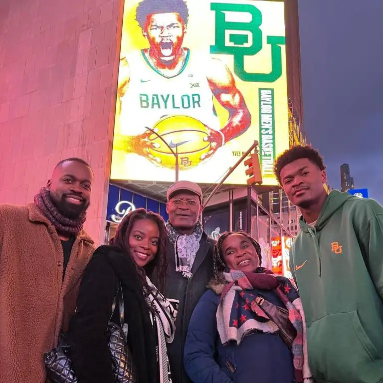 Yves Missi with his parents and siblings