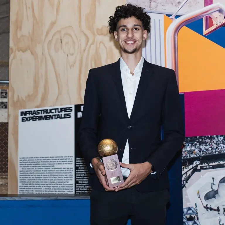 Zaccharie Risacher with award