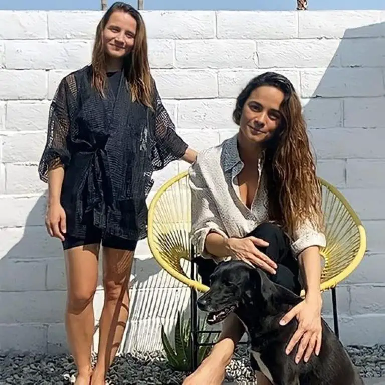 Alice Braga with girlfriend