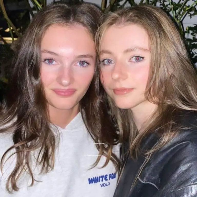 Davida McKenzie's Picture With Her Sister Thomasin