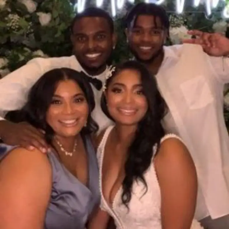 Jaden Hardy With his Siblings and mother taking a group picture in a party.