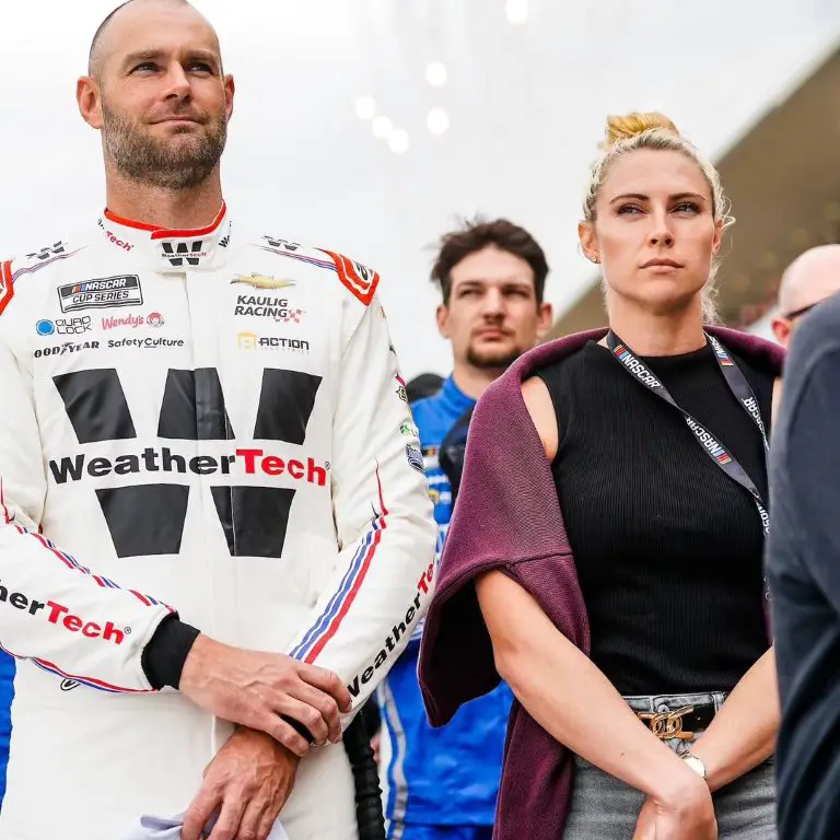 Shane van Gisbergen with his girlfriend after race.