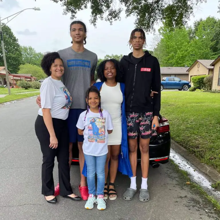 Ware with his mother, brother Javarus, and two sisters Dyamyn and Jazzmyn