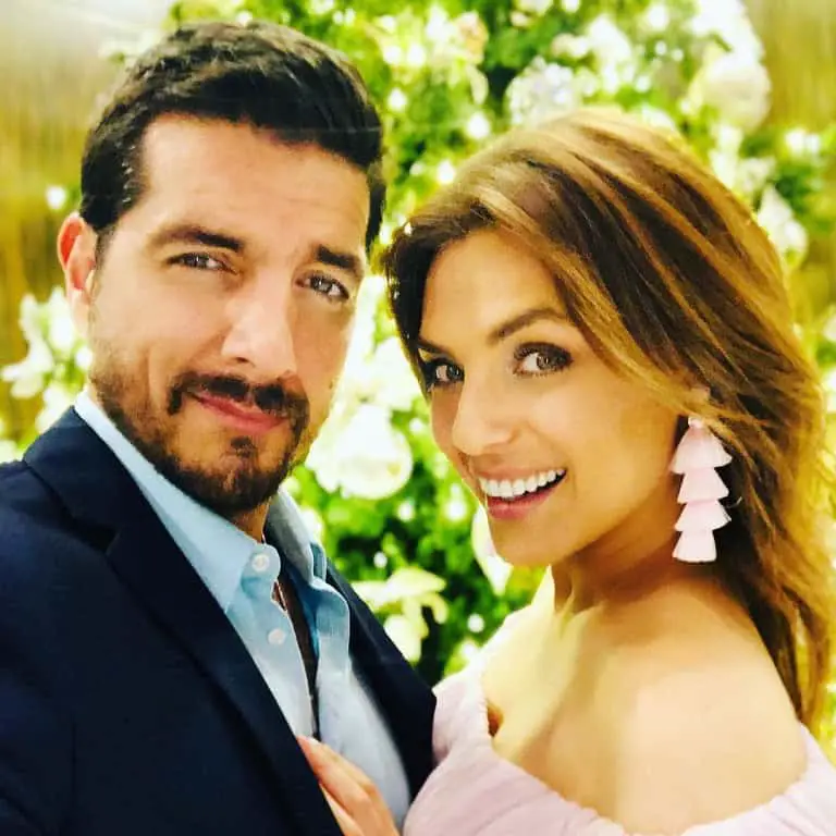 Image of Paulo with his wife.