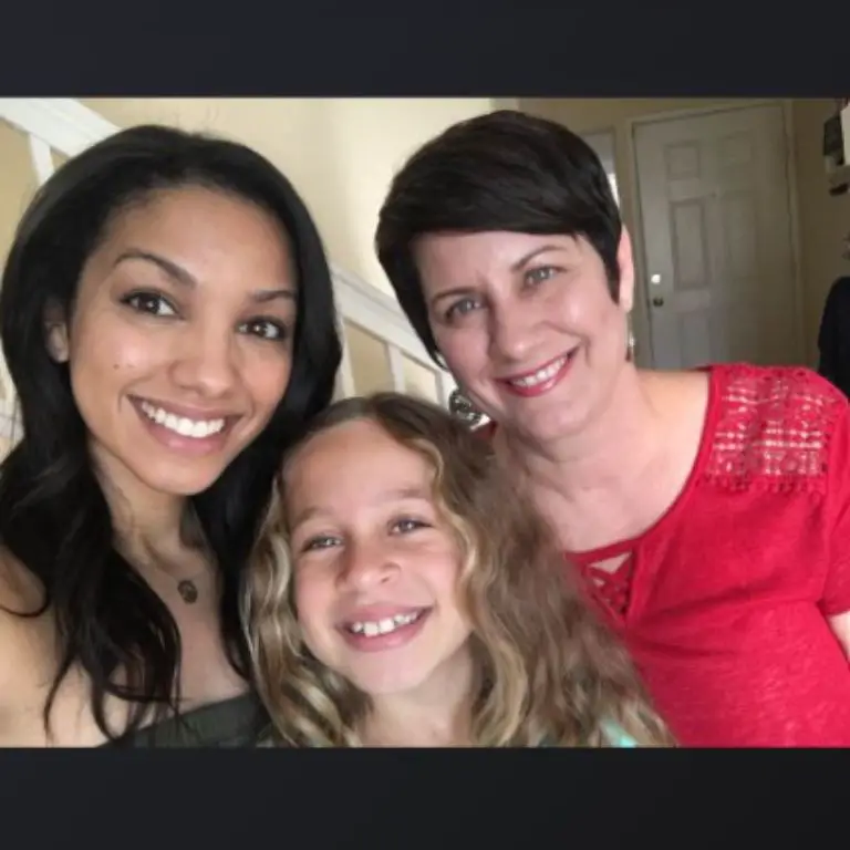 Corinne Foxx share half sister from her mother side