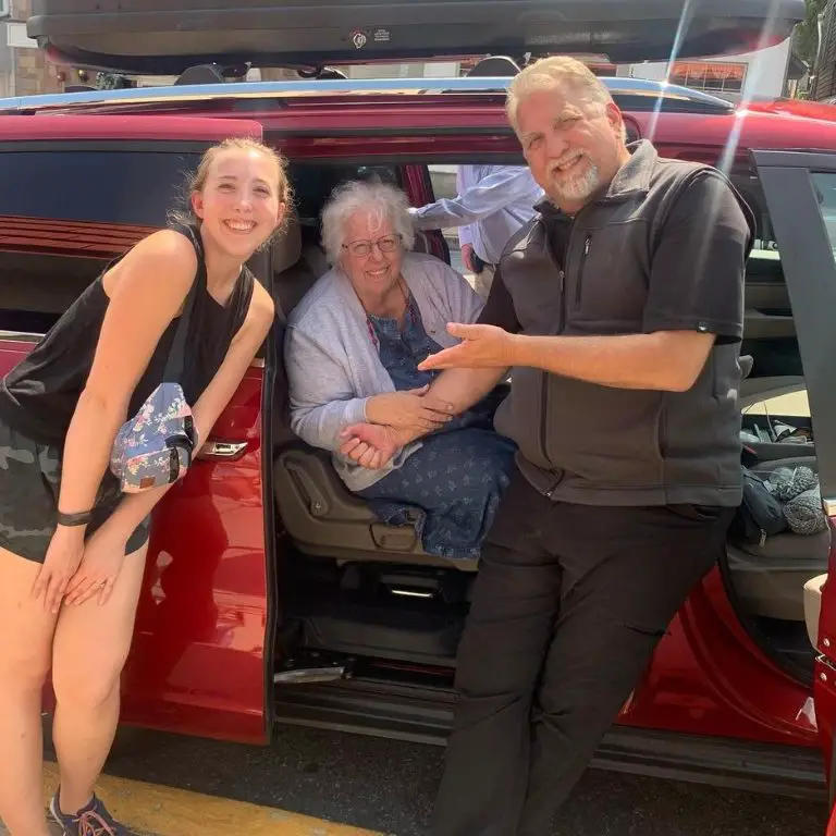 Daniel Roebuck with his mother and daughter