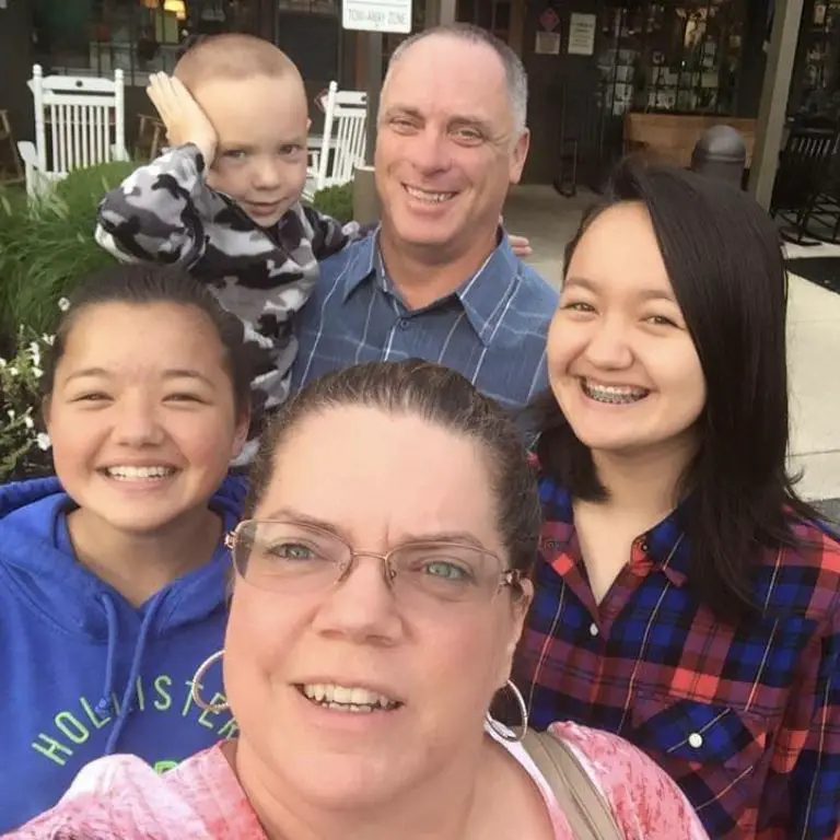 Elizabeth Yu with her mother Wendy Yu-Reinbold, Sister, Brother and Step Father Gregg