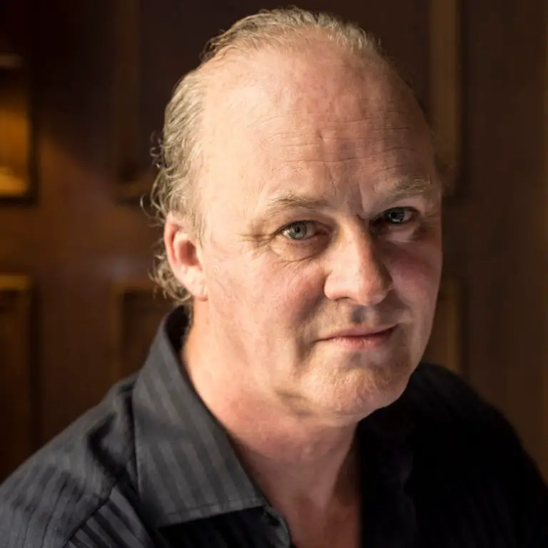 English actor Tim McInnerny is not married; he lives with his longtime partner, Annie