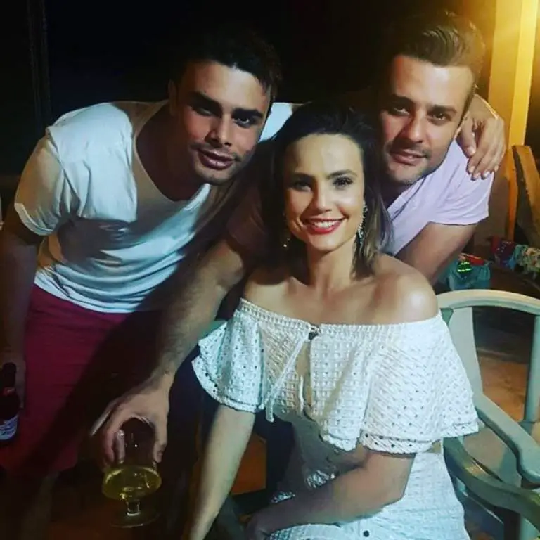 Giselle Hermeto with her brothers posing for a picture during a party