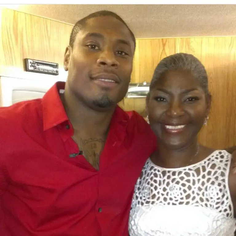 Jacoby Jones spending quality time while celebrating his birthday with his mother and family members