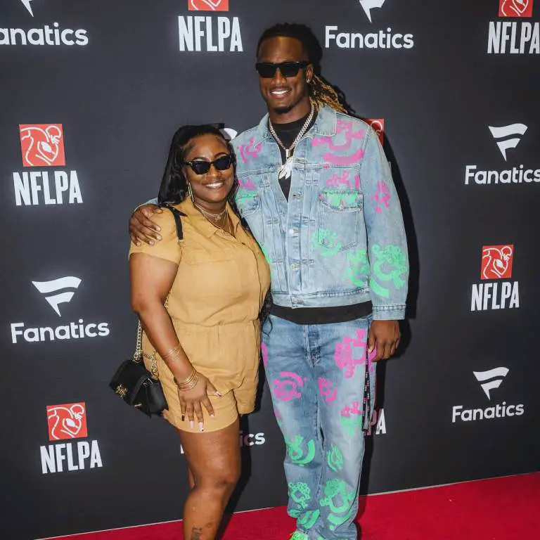 Joe Milton taking his mother, Deshea Bouie to a NFL event