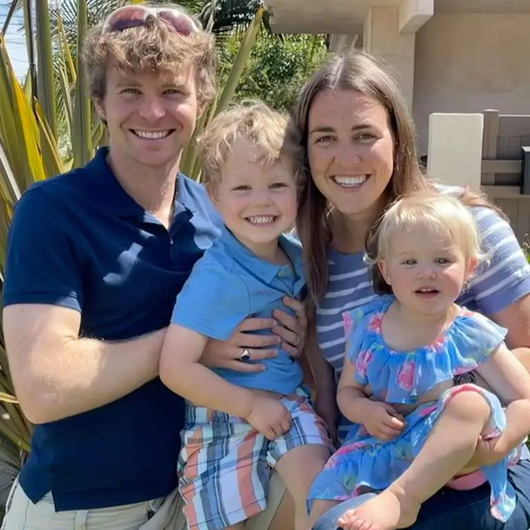 Kristen Faulkner’s sister, Katie Faulkner and her husband, Rick taking picture with their children