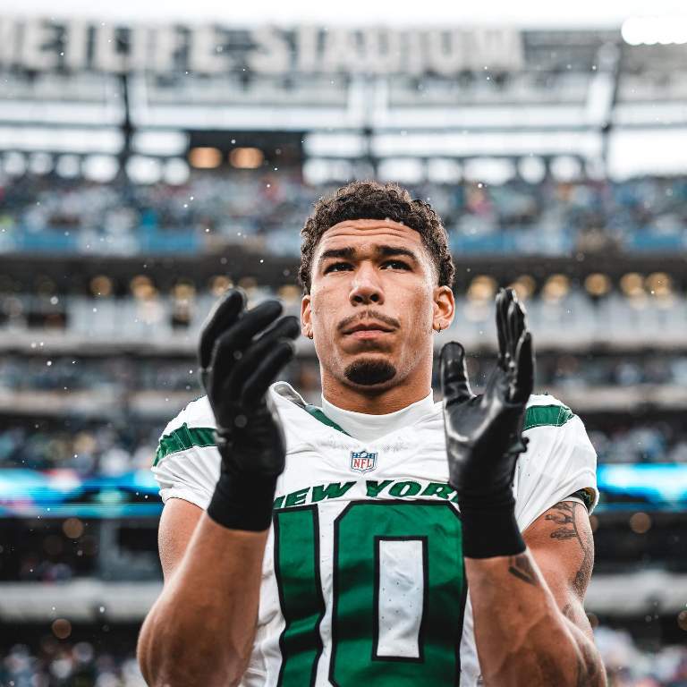 Allen Lazard photographed while appreciating the support from his fans during the game