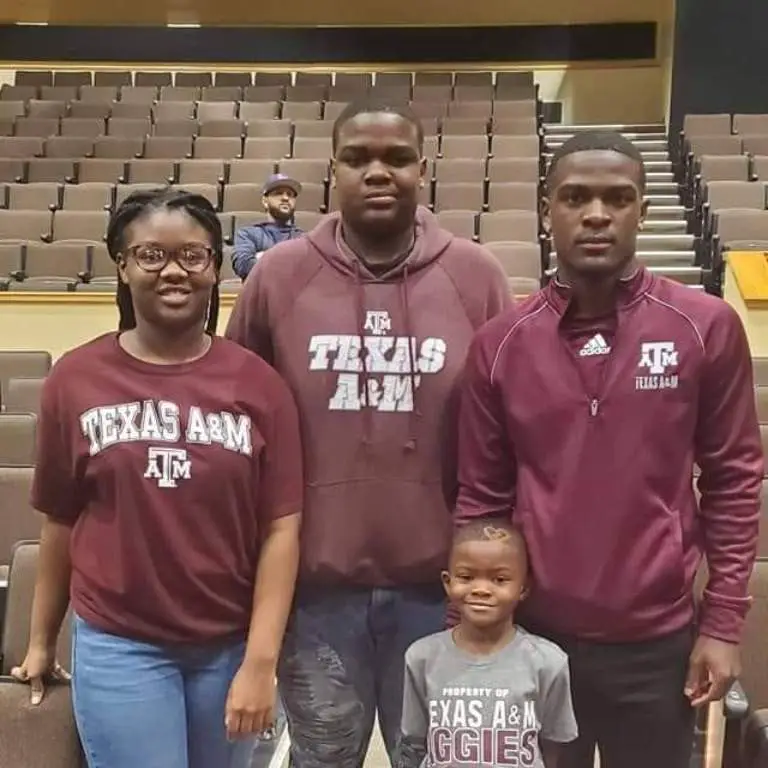 De'Von Achane siblings supporting their elder brother during his college days before the game