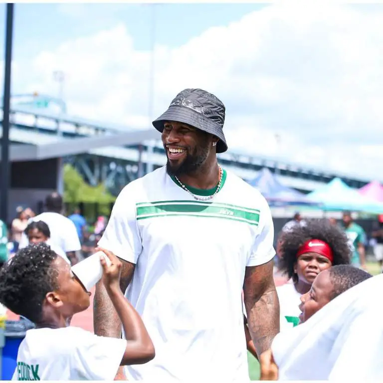 Haason Reddick meeting with his fans during annual camp wearing his Tshirts