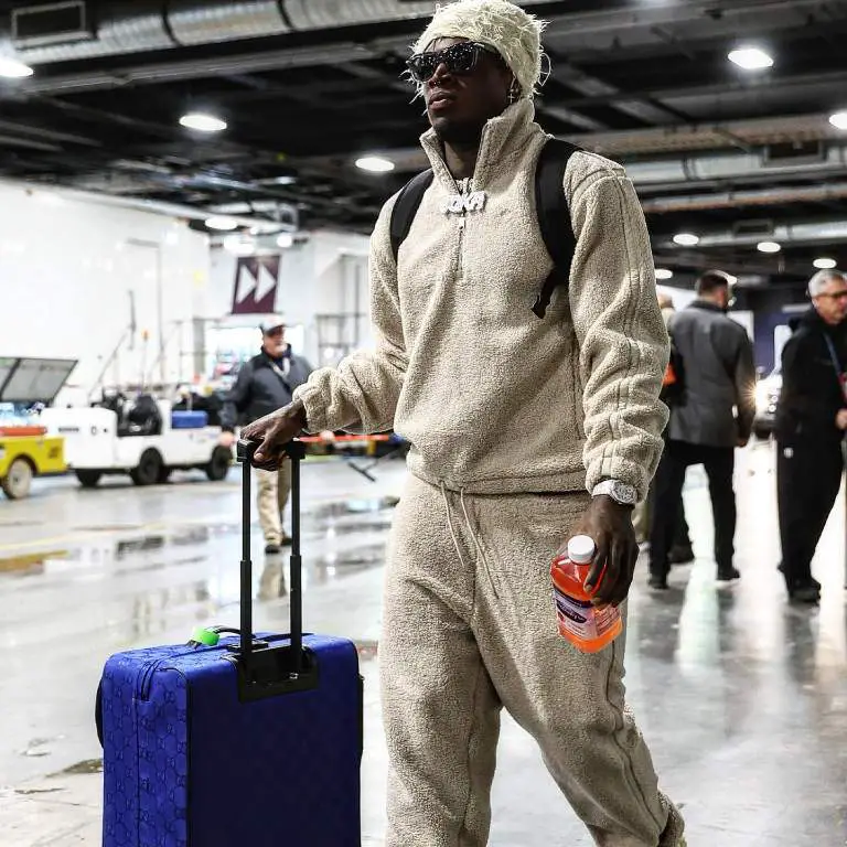 Kadarius Toney posing for a picture while on the way to his games with his luggage.