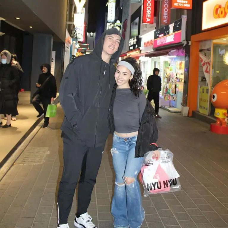 MLB pitcher Miller and his girlfriend Natalie during their trip to Korea.