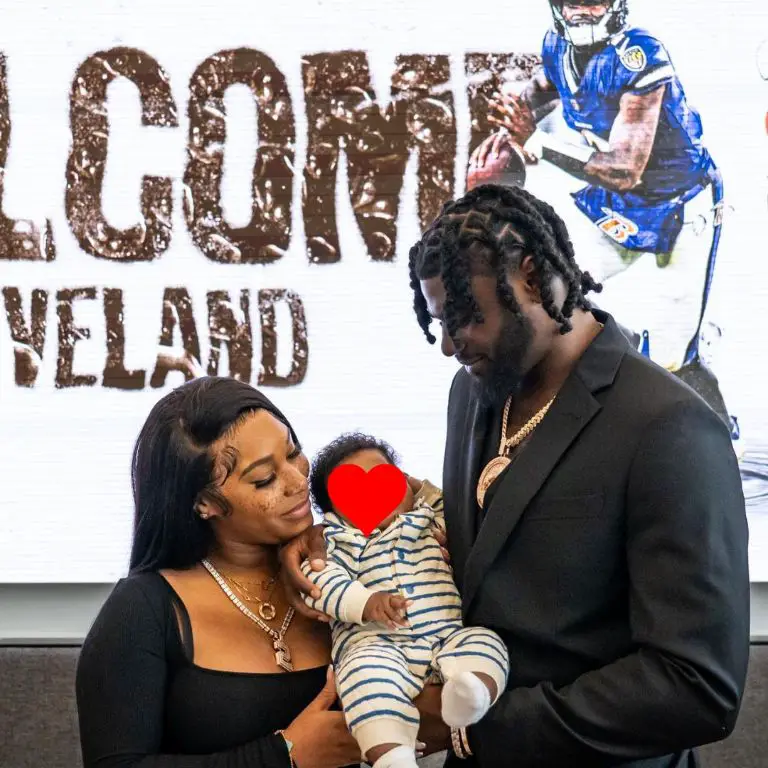 NFL player Huntley with his girlfriend and their son