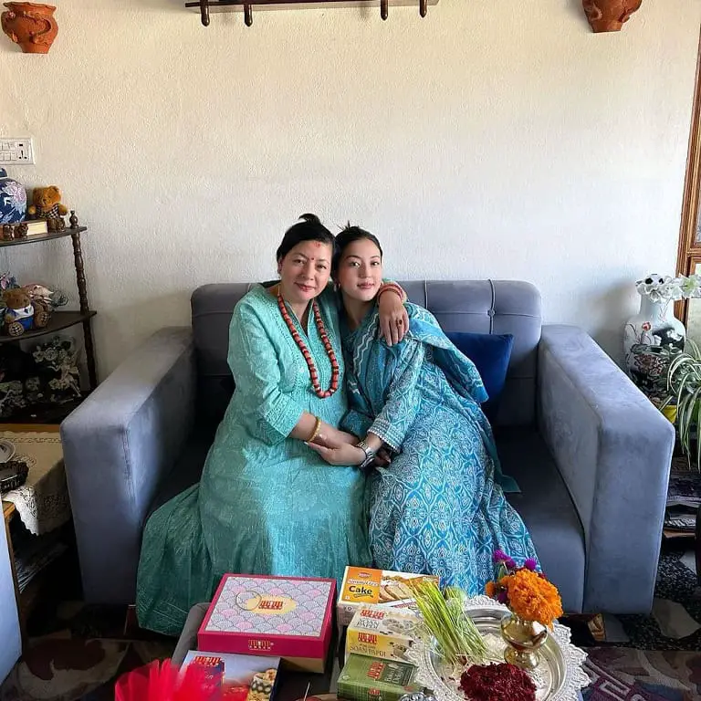 Sydney Gurung with her mother.