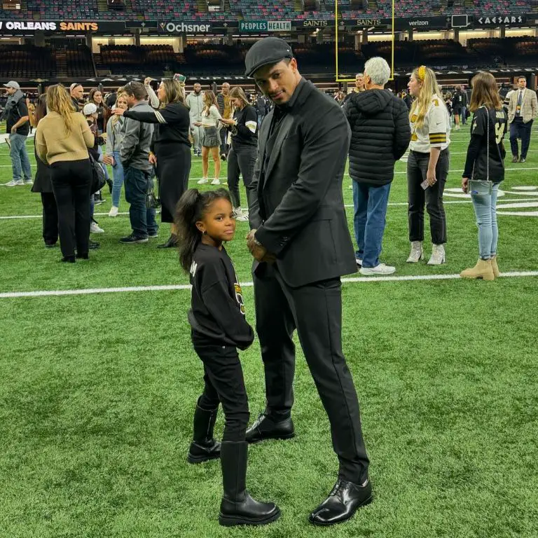 Johnathan Abram with his daughter Harlee in the home stadium of the Saints.