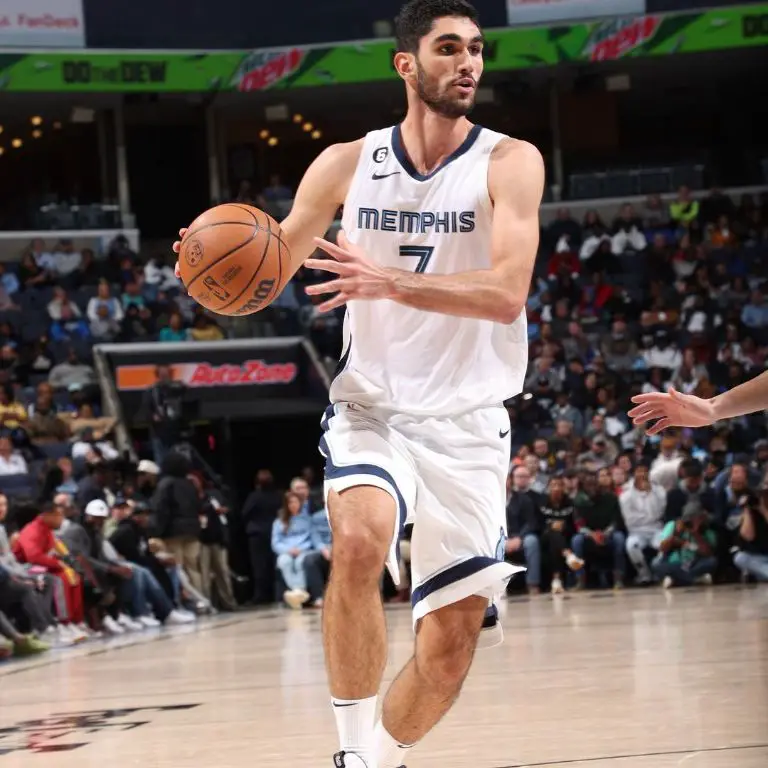 Santi Aldama's father, Santiago Aldama, played basketball for over 16 years between 1987 and 2003.