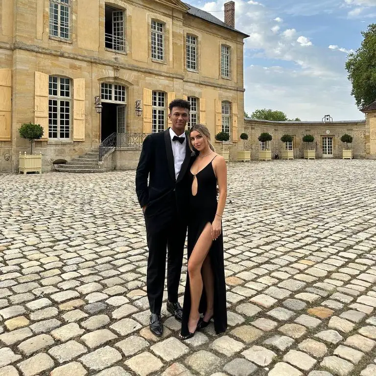 DeShone Kizer and his partner Shelbi Aimonetti started dating on October 20, 2020.