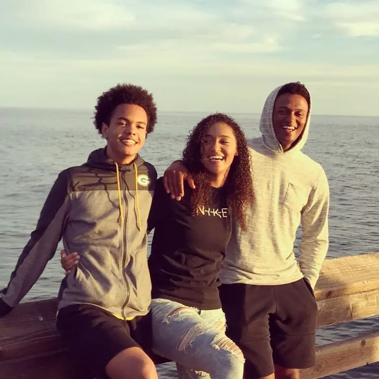 DeShone with his brother Dayven and a sister Maelyn.